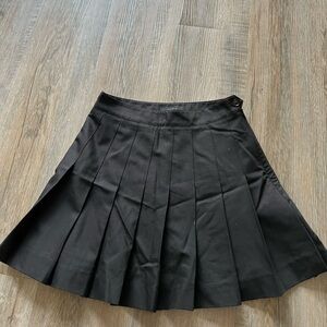 Aritzia Talula pleated black skirt, size 2